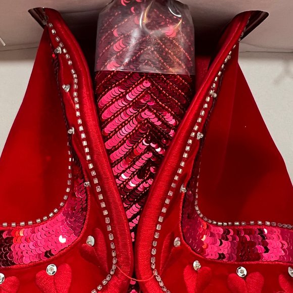 Bob Mackie Queen of Hearts Barbie - Picture 2 of 5